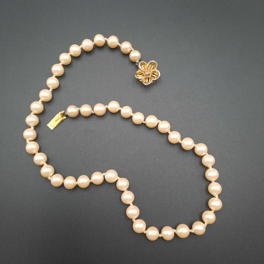 Vintage Faux Pearl Necklace with Goldtone Flower Clasp and Pink‎ Rhinestone